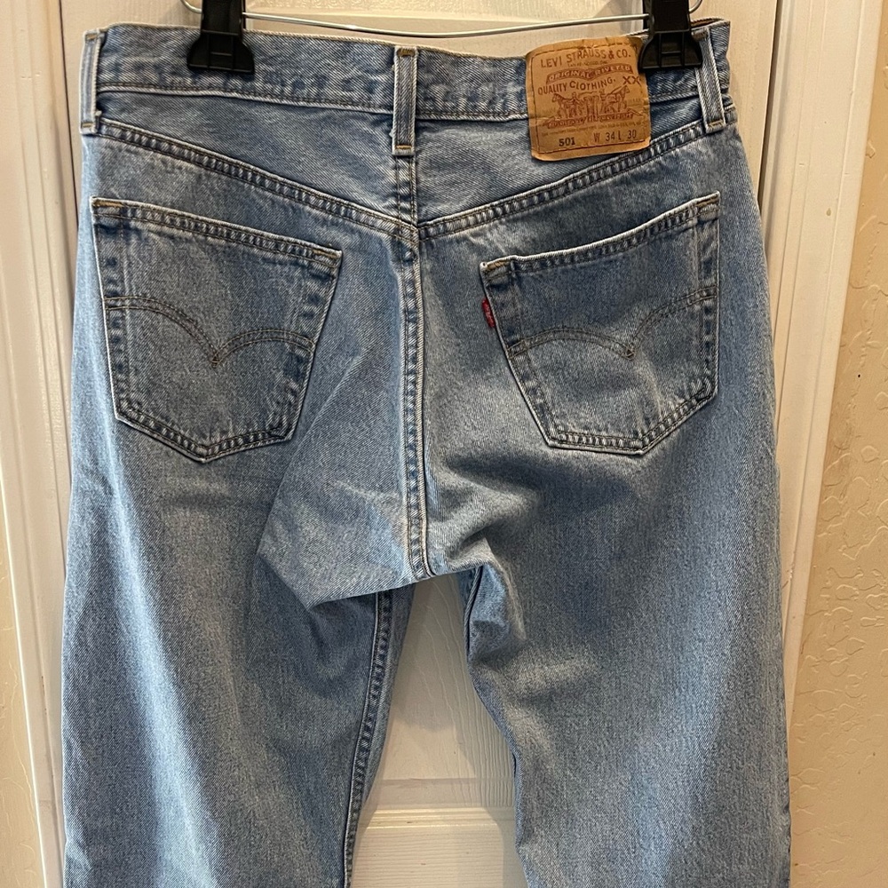 Levis 501 Jeans Mens Button Fly 34x30 Blue Denim. Made in USA